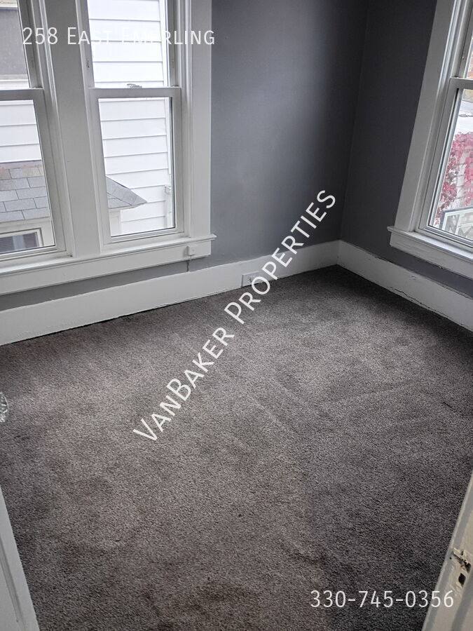 Townhouse for rent at 258 E Emerling, Akron, OH 44301