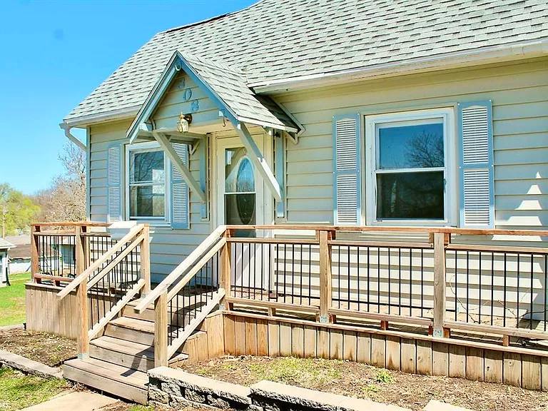 House for rent at 808 Hickory St, Atlantic, IA 50022