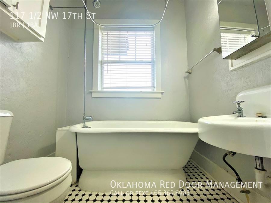 Apartment for rent at 117 1 2 NW 17th St, Oklahoma City, OK 73103