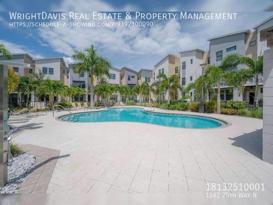 Townhouse for rent at 1162 25th Way N, Saint Petersburg, FL 33713