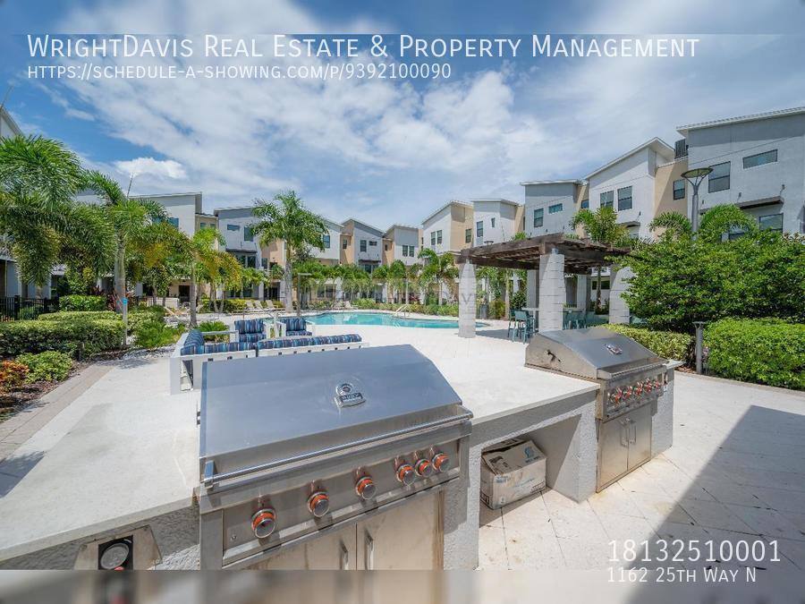 Townhouse for rent at 1162 25th Way N, Saint Petersburg, FL 33713