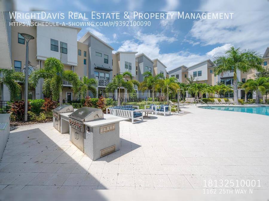 Townhouse for rent at 1162 25th Way N, Saint Petersburg, FL 33713
