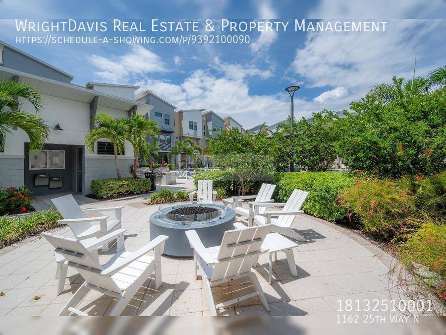 Townhouse for rent at 1162 25th Way N, Saint Petersburg, FL 33713
