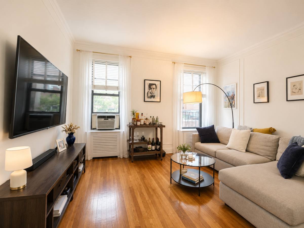 Apartment for rent at 71 W 12th St #8EEV, New York, NY 10011