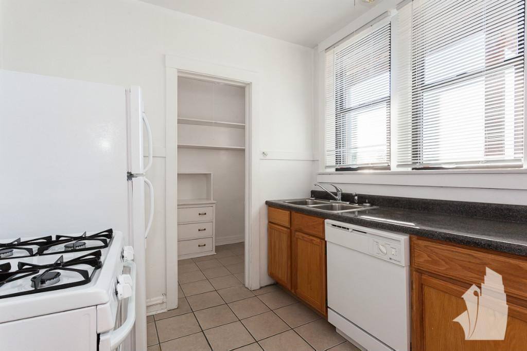 Apartment for rent at 1117 W Oakdale Ave #GDNS, Chicago, IL 60657
