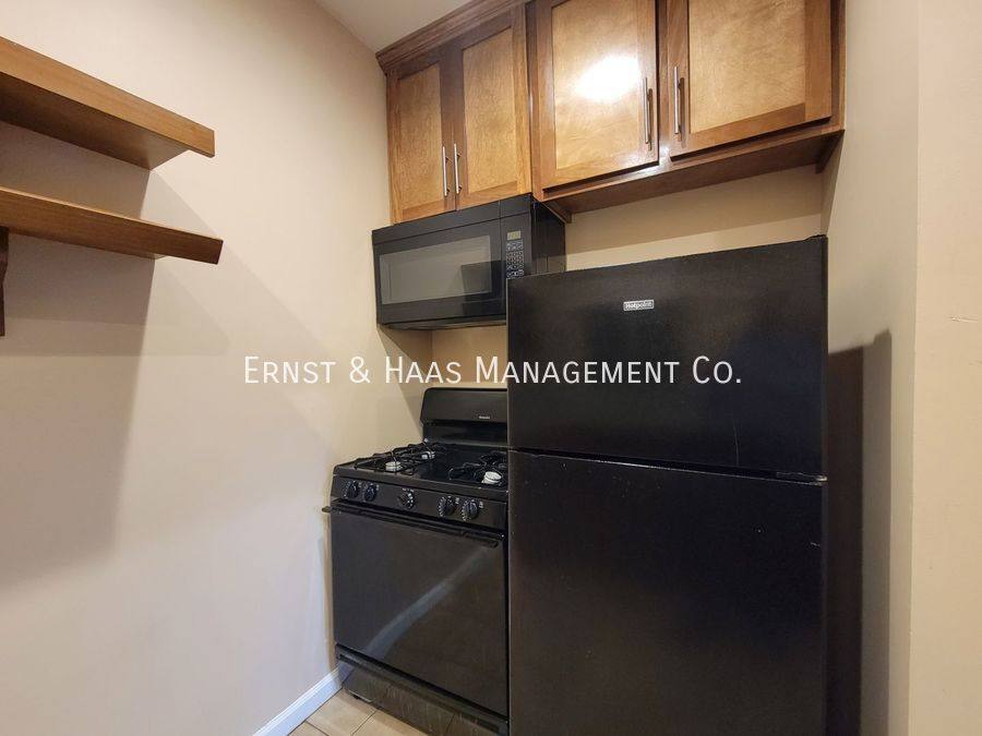Apartment for rent at 930 E Broadway, Long Beach, CA 90802