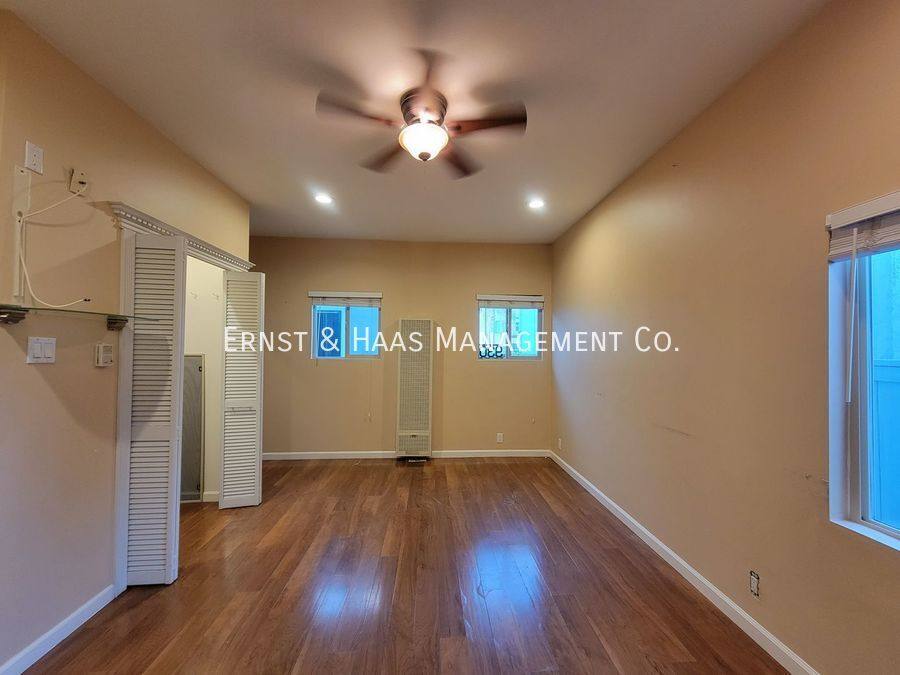 Apartment for rent at 930 E Broadway, Long Beach, CA 90802