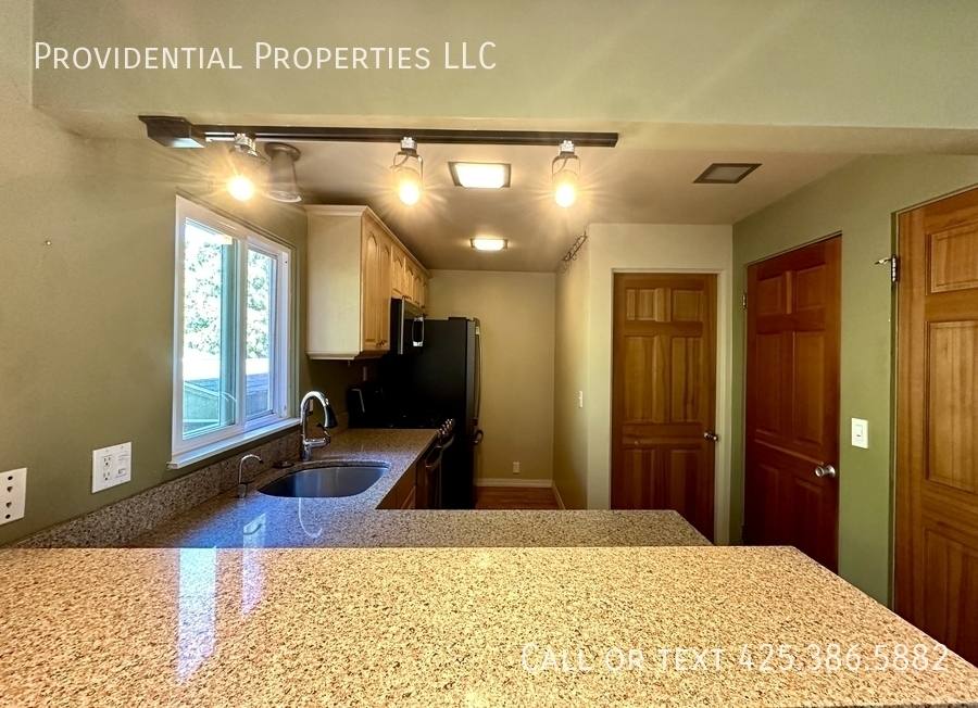 House for rent at 3114 W Elmore St, Seattle, WA 98199