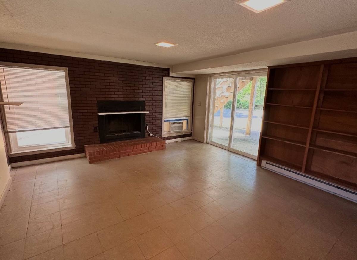 Apartment for rent at 744 Crescent Dr, Reidsville, NC 27320