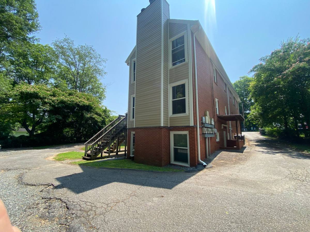 Apartment for rent at 744 Crescent Dr, Reidsville, NC 27320