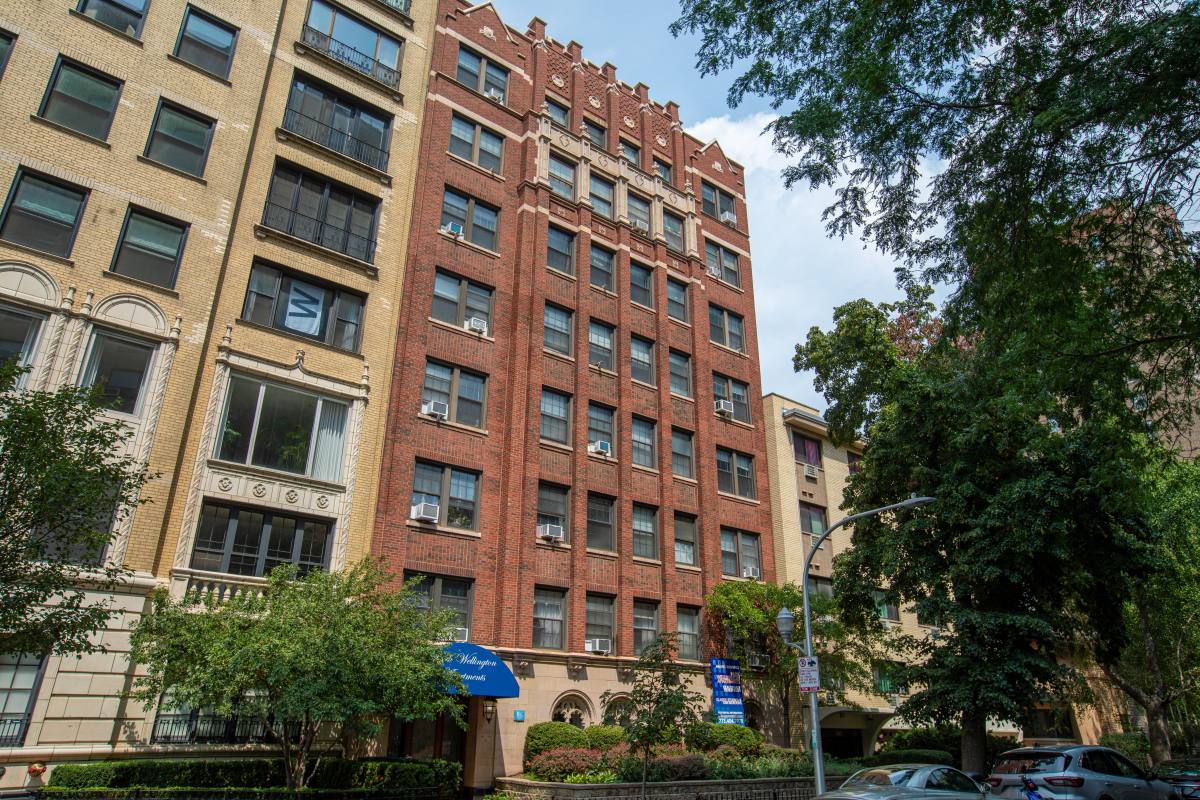 Apartment for rent at 434 W Wellington, Chicago, IL 60657