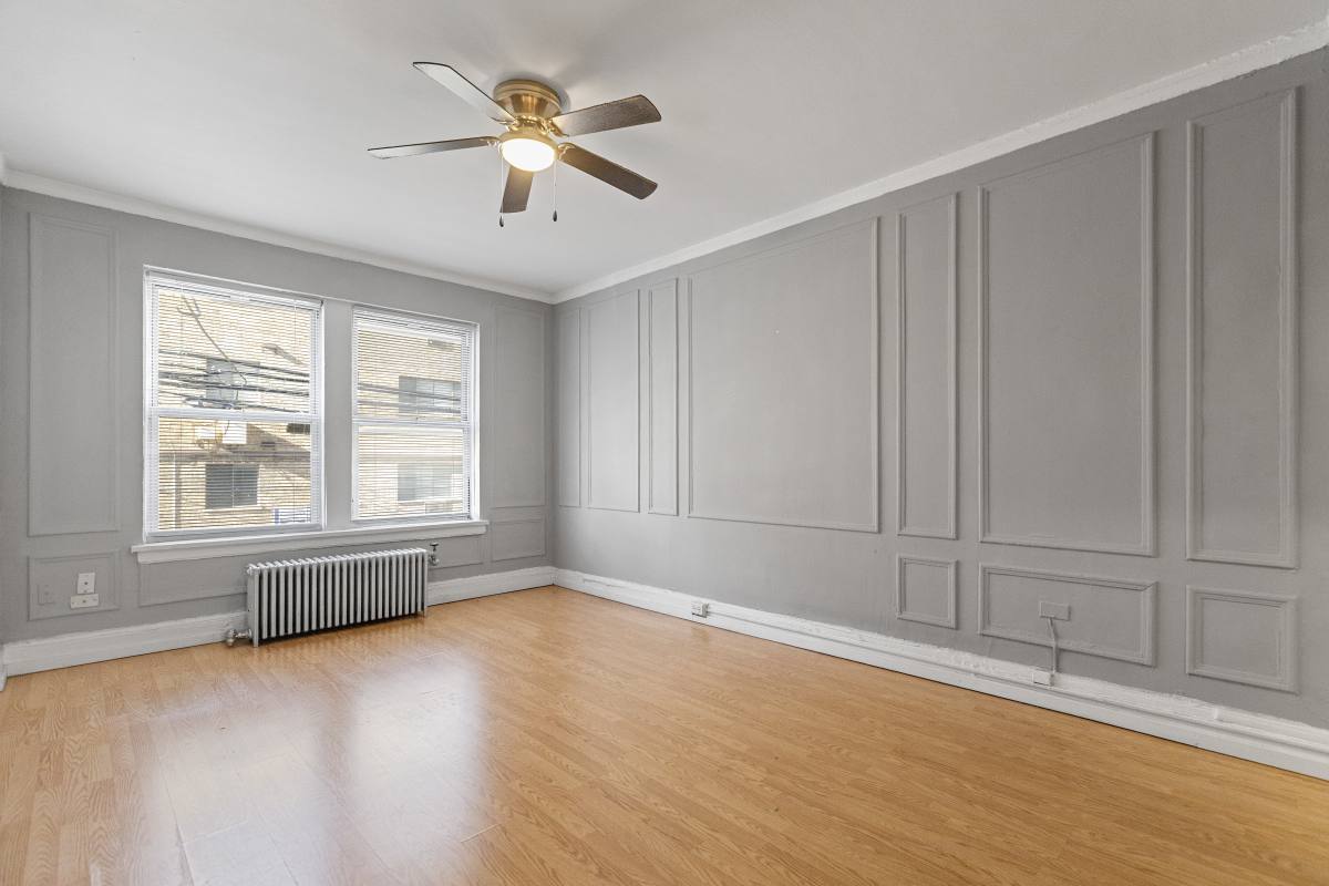 Apartment for rent at 434 W Wellington, Chicago, IL 60657