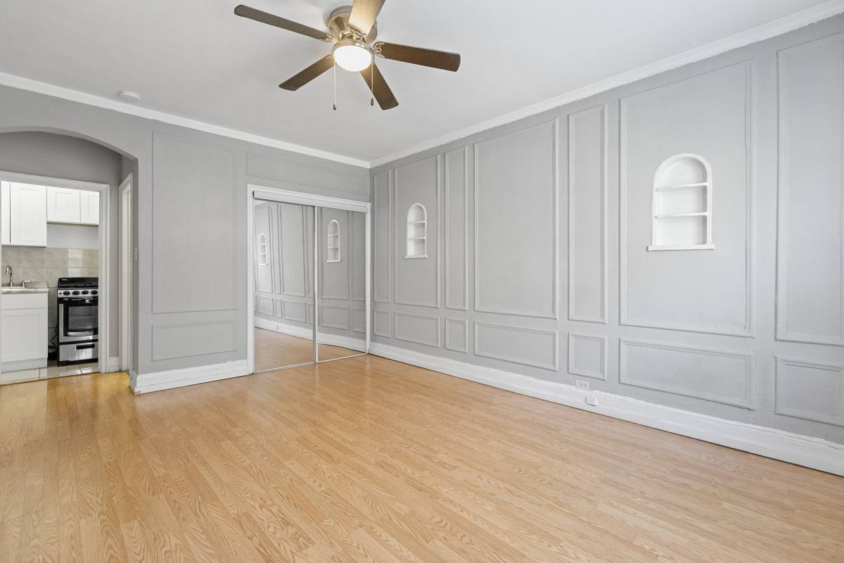 Apartment for rent at 434 W Wellington, Chicago, IL 60657