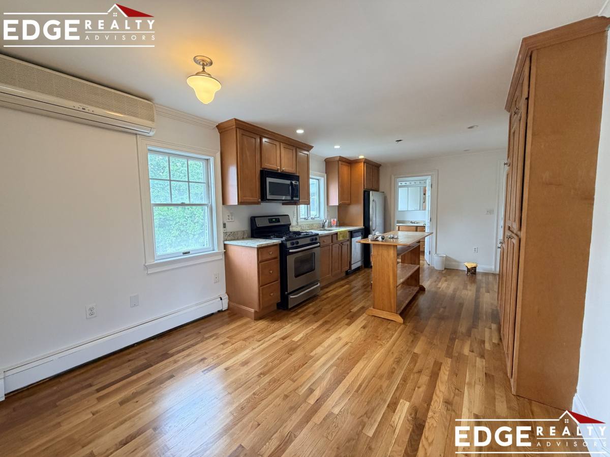 121 Sciarappa St #3, Cambridge, MA 02141