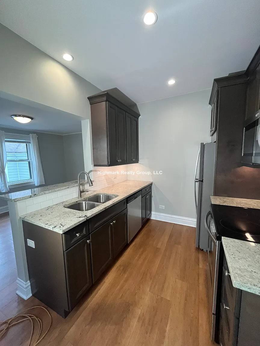 Apartment for rent at 1937 Wilmette #2, Wilmette, IL 60091