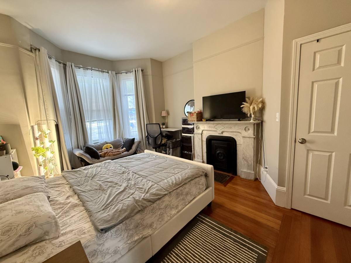 Apartment for rent at 141 Galen St #1, Watertown, MA 02472