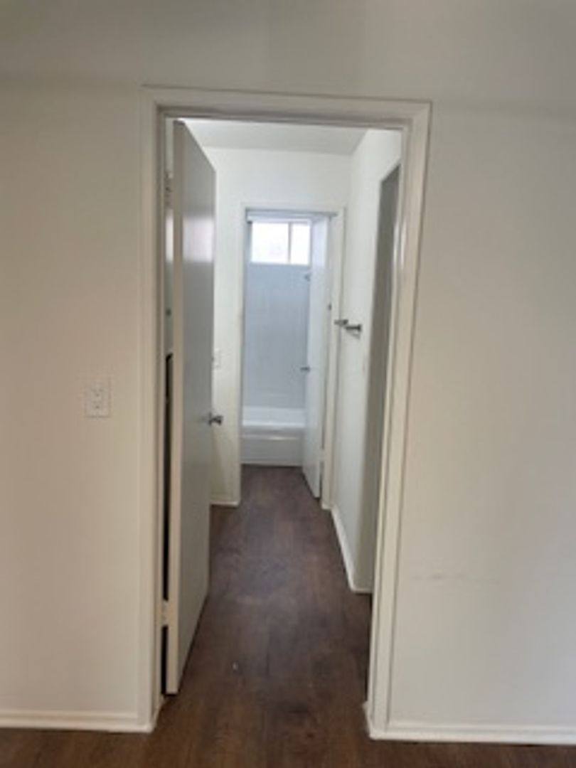 Apartment for rent at 518 Raymond Ave, Santa Monica, CA 90405