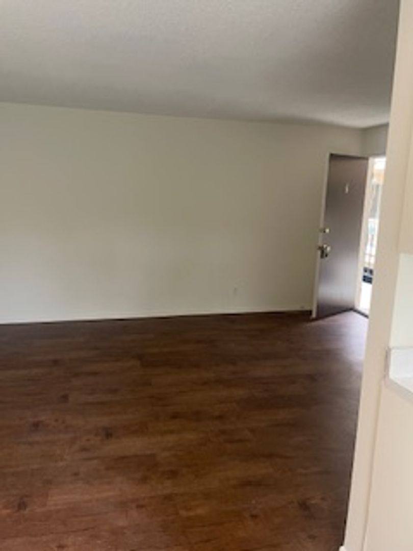 Apartment for rent at 518 Raymond Ave, Santa Monica, CA 90405