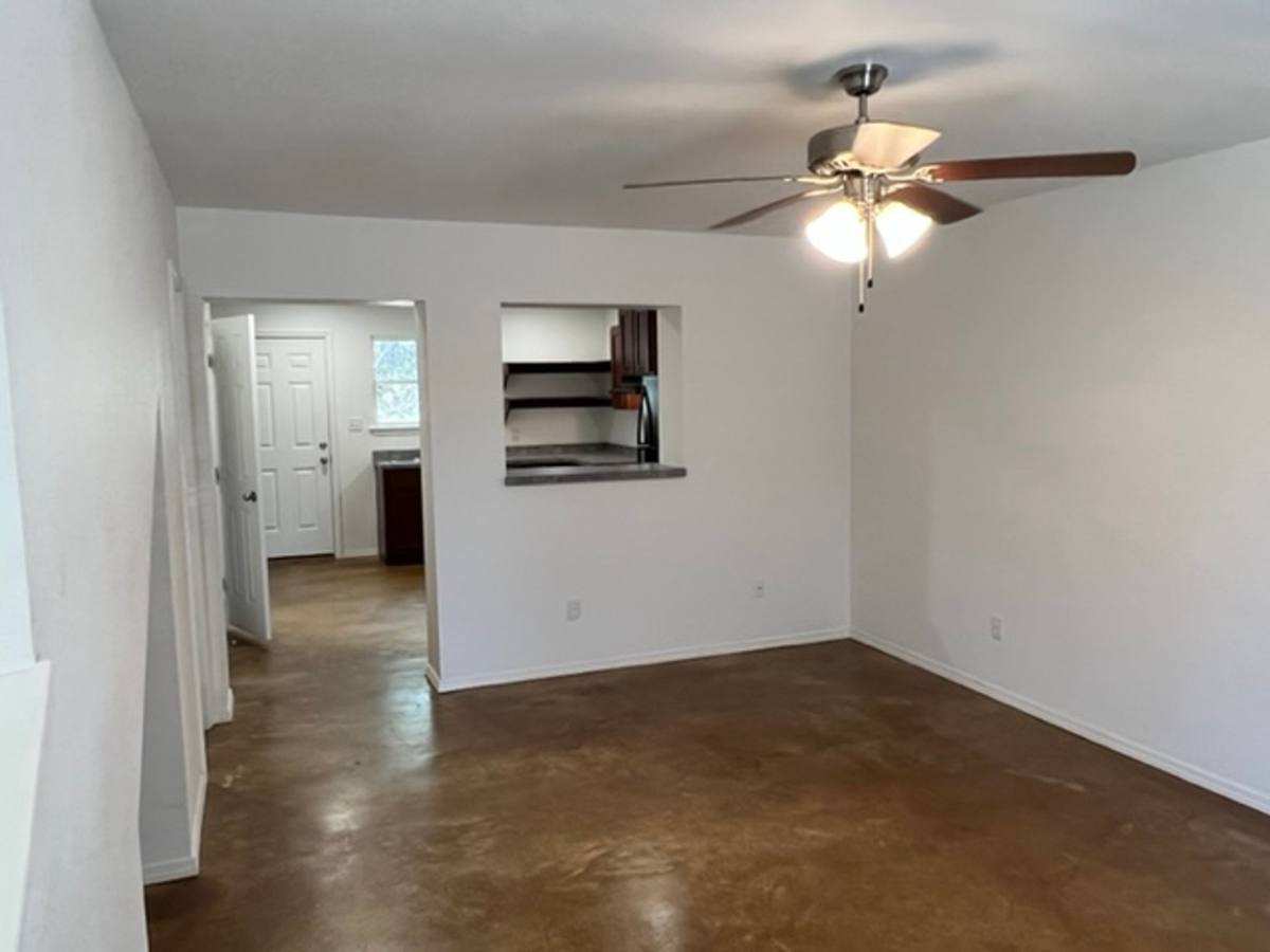 Apartment for rent at 208 S 26th St, Van Buren, AR 72956