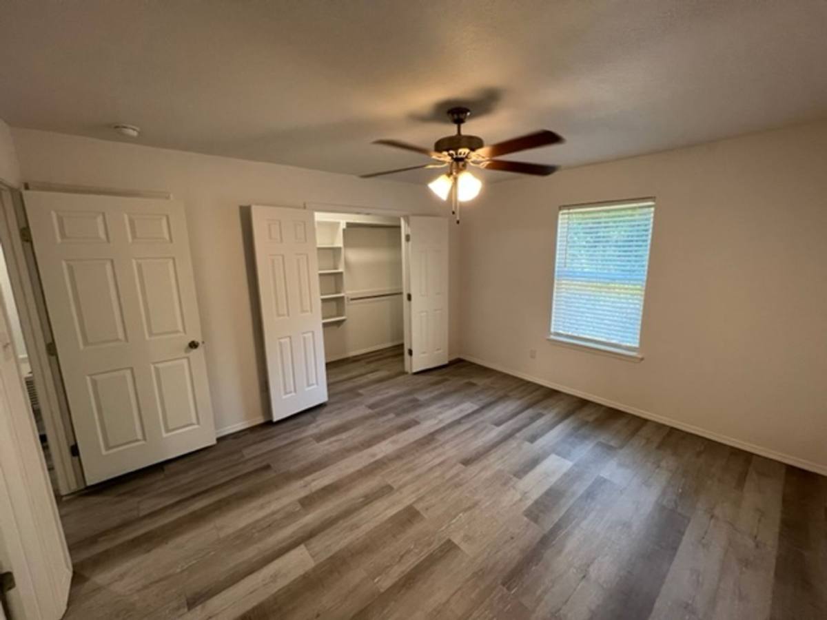 Apartment for rent at 208 S 26th St, Van Buren, AR 72956
