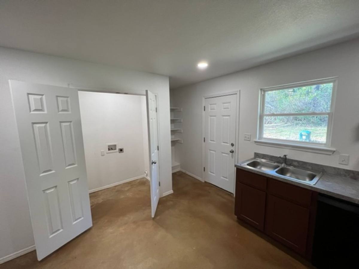 Apartment for rent at 208 S 26th St, Van Buren, AR 72956