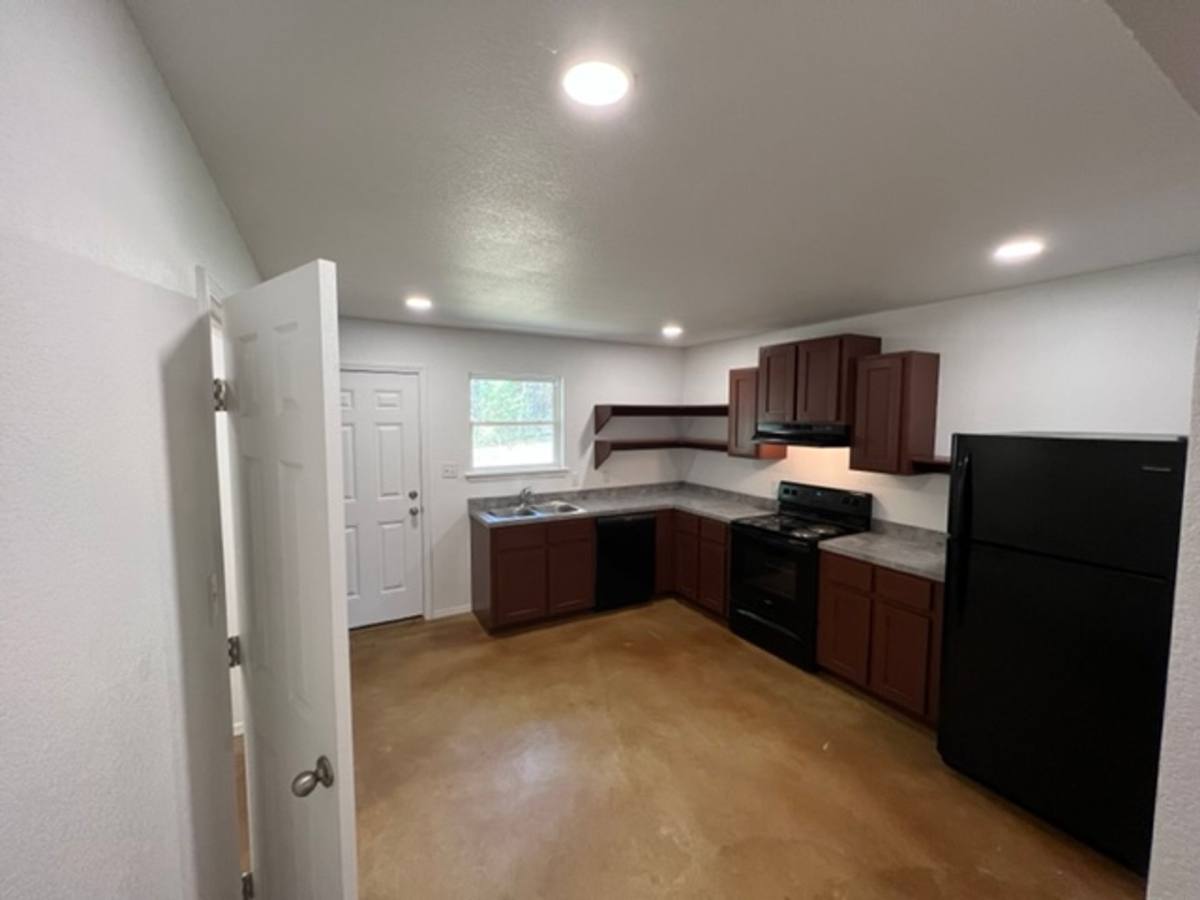 Apartment for rent at 208 S 26th St, Van Buren, AR 72956