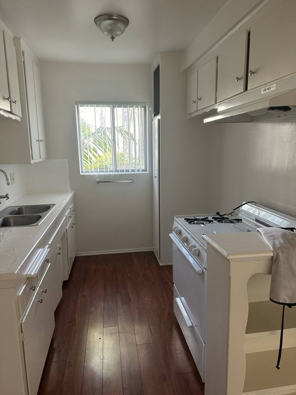 Apartment for rent at 8200 Owensmouth Ave, Canoga Park, CA 91304