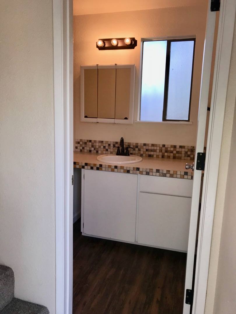 Apartment for rent at 1539 15th Ave SE, Albany, OR 97322