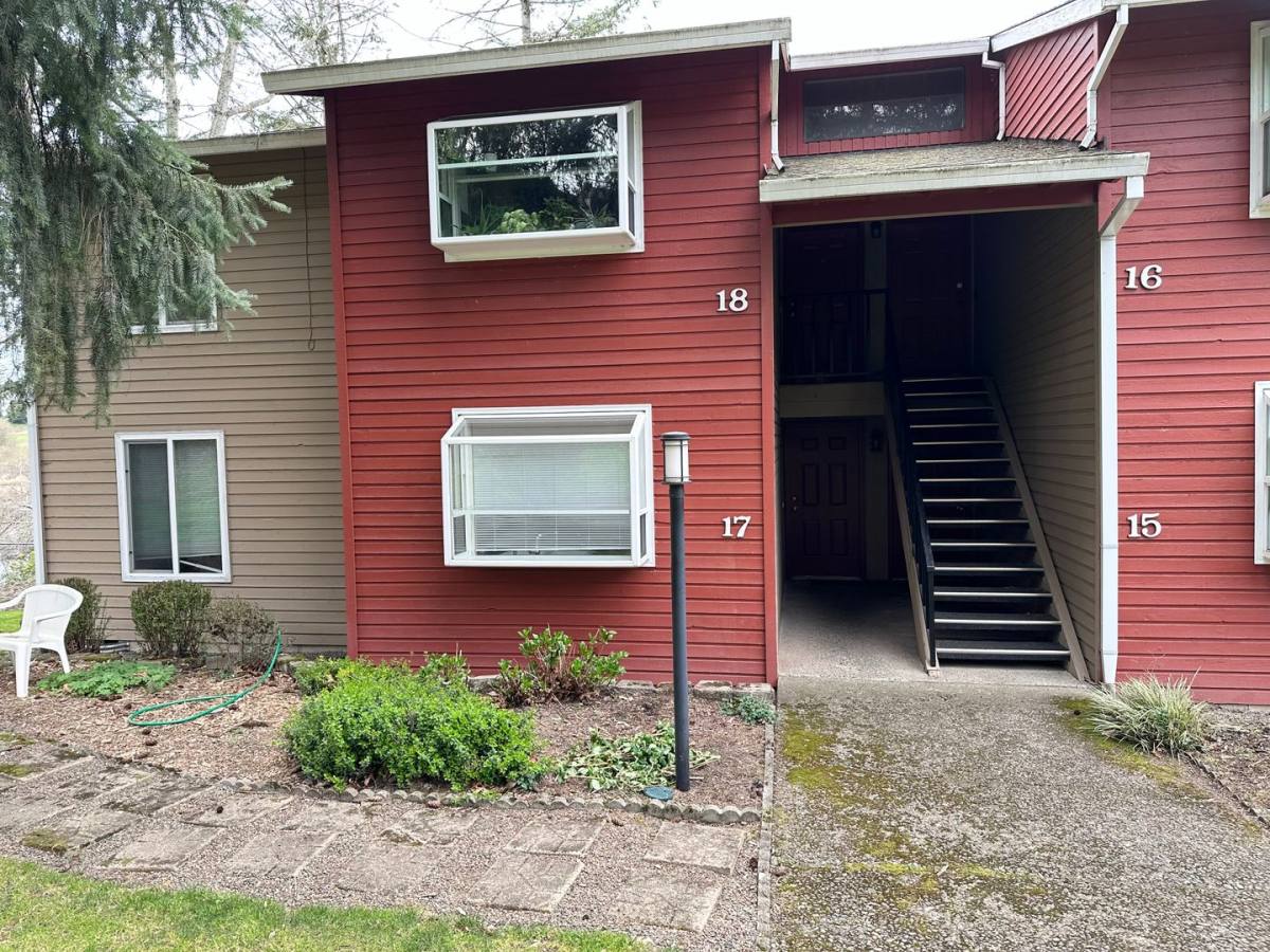 House for rent at 11990 SW Corby Dr, Portland, OR 97225