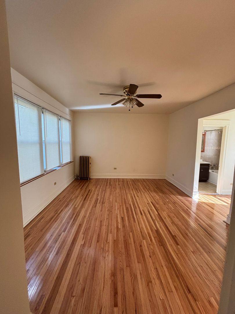 Apartment for rent at 2531-41 E 73rd St, Chicago, IL 60649