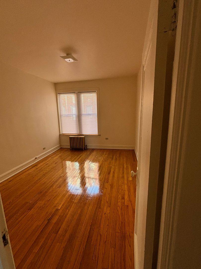 Apartment for rent at 2531-41 E 73rd St, Chicago, IL 60649