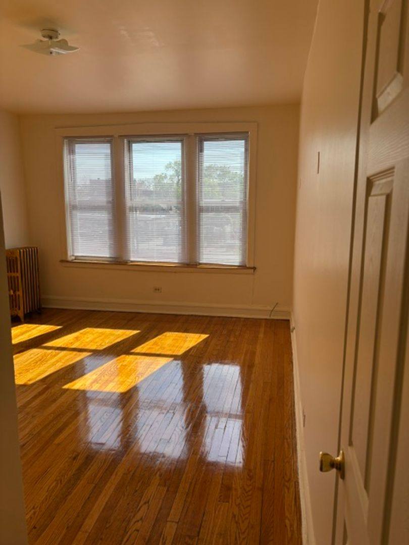 Apartment for rent at 2531-41 E 73rd St, Chicago, IL 60649