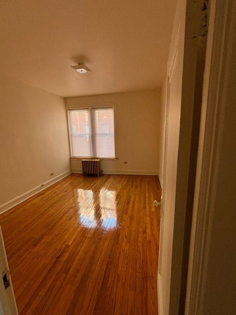 Apartment for rent at 2531-41 E 73rd St, Chicago, IL 60649