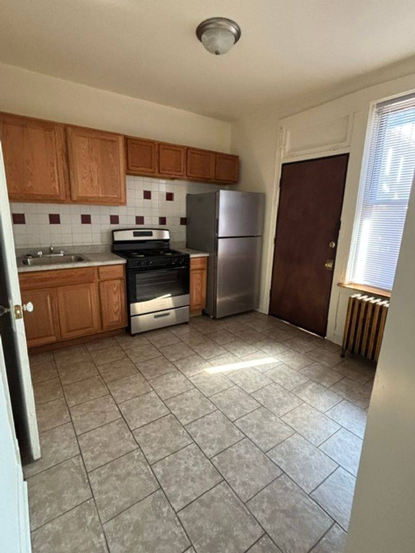 Apartment for rent at 2531-41 E 73rd St, Chicago, IL 60649