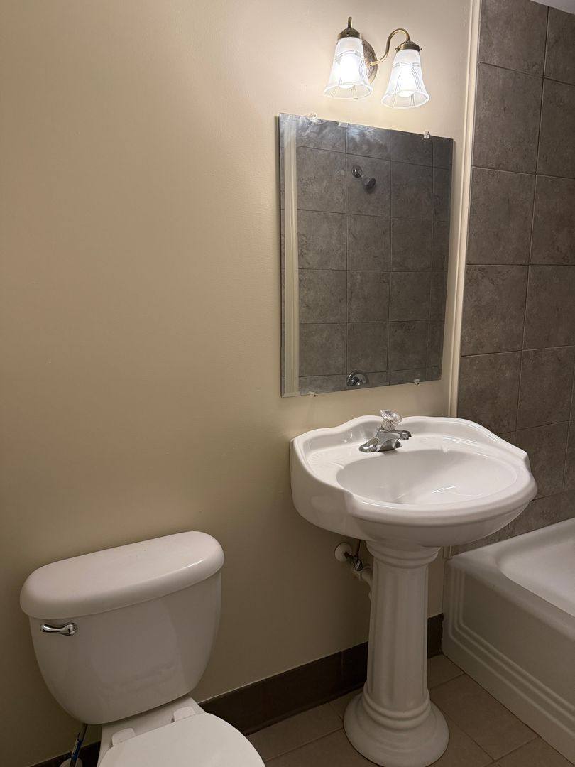 Apartment for rent at 306 Locust, Aurora, IL 60506
