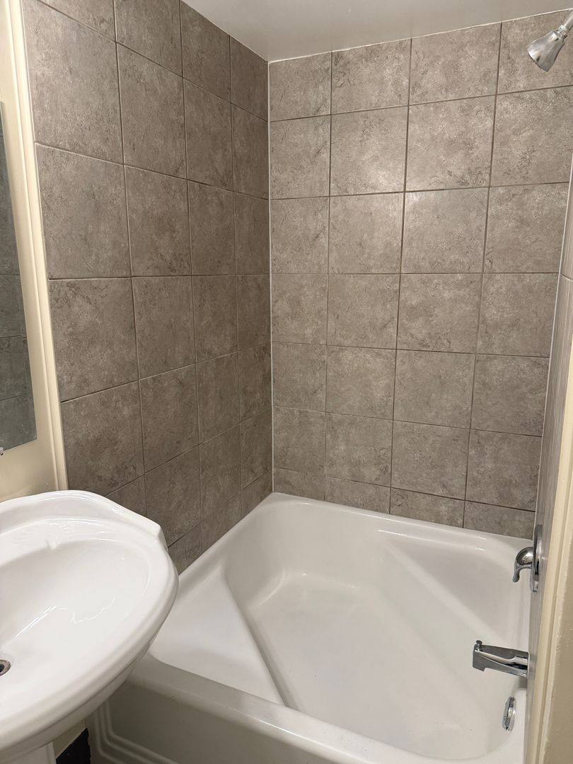 Apartment for rent at 306 Locust, Aurora, IL 60506