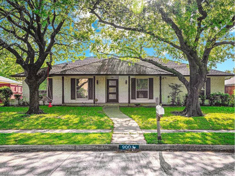 House for rent at 900 Westminster Dr, Richardson, TX 75081