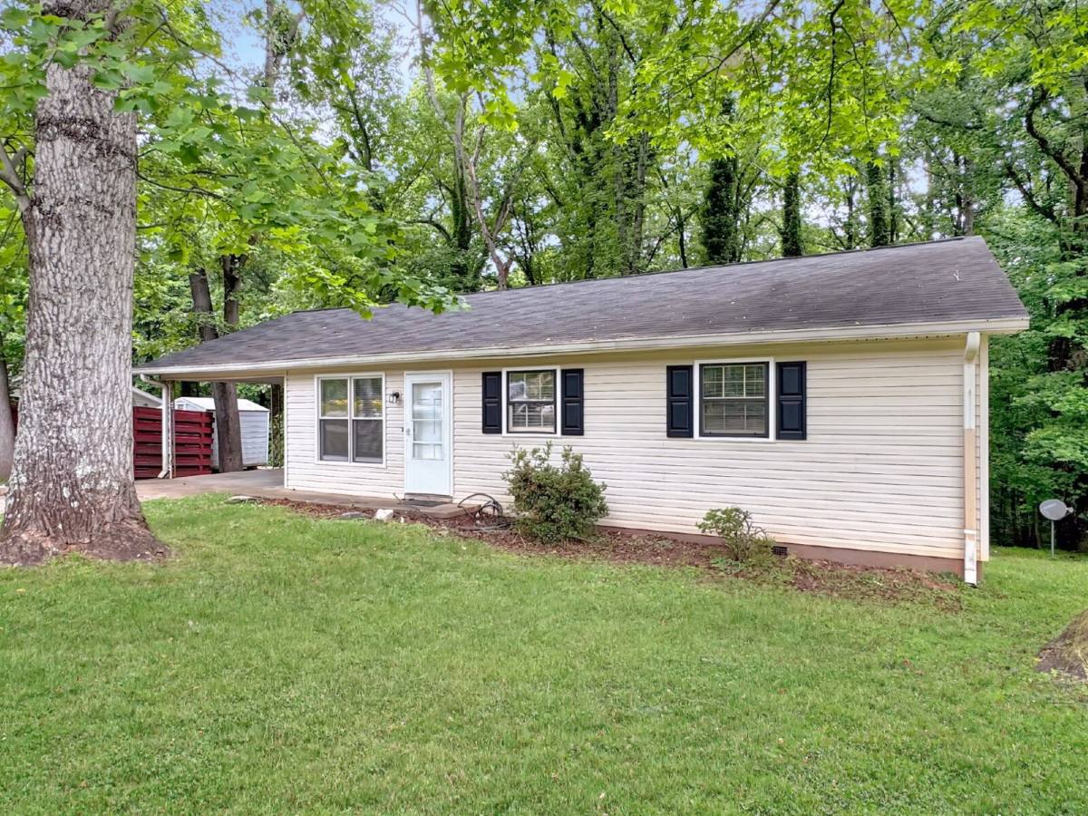 House for rent at 3633 Oakland Lane, Gainesville, GA 30504