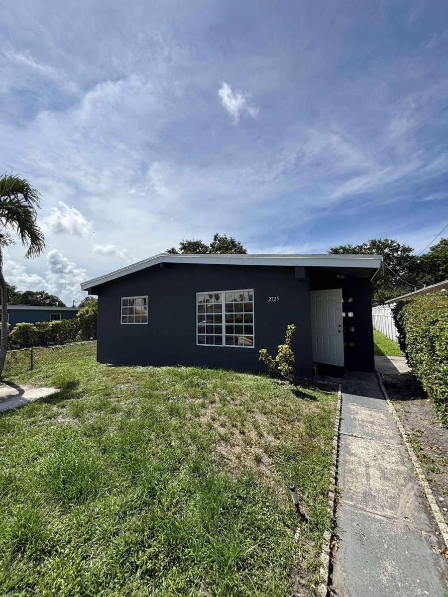 2325 Hope St, Hollywood, FL 33020