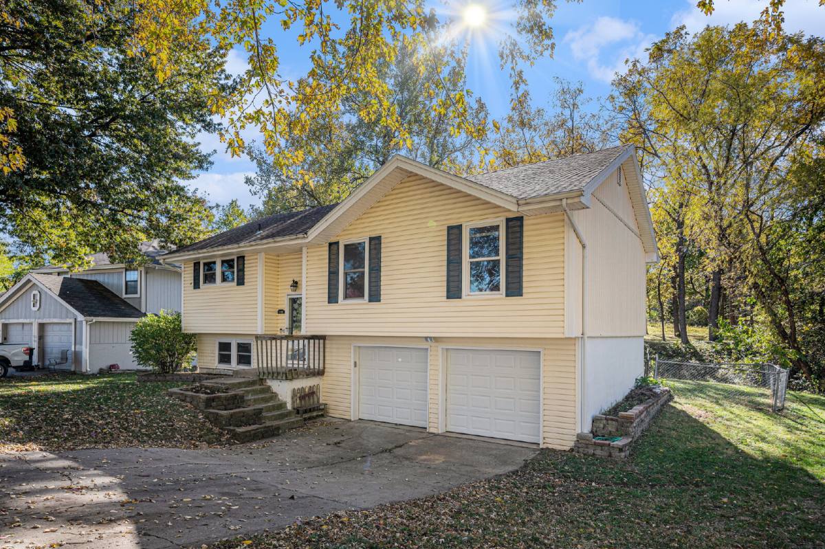 House for rent at 311 NE 101st Place, Kansas City, MO 64155
