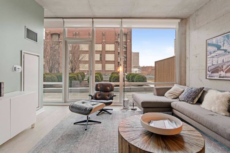 Apartment for rent at 2 E 14th St, Chicago, IL 60605