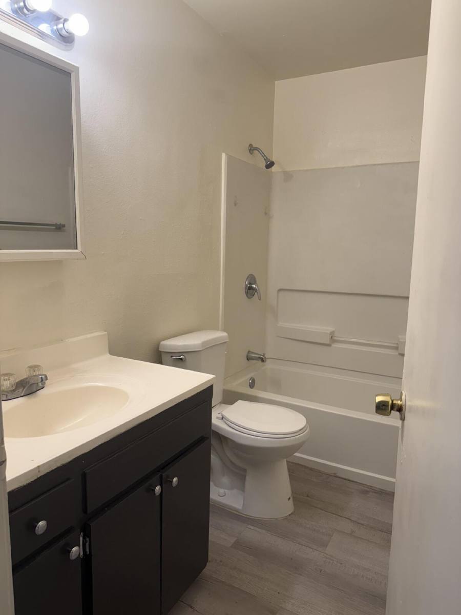 Apartment for rent at 33045 Rd 159 #9, Ivanhoe, CA 93235
