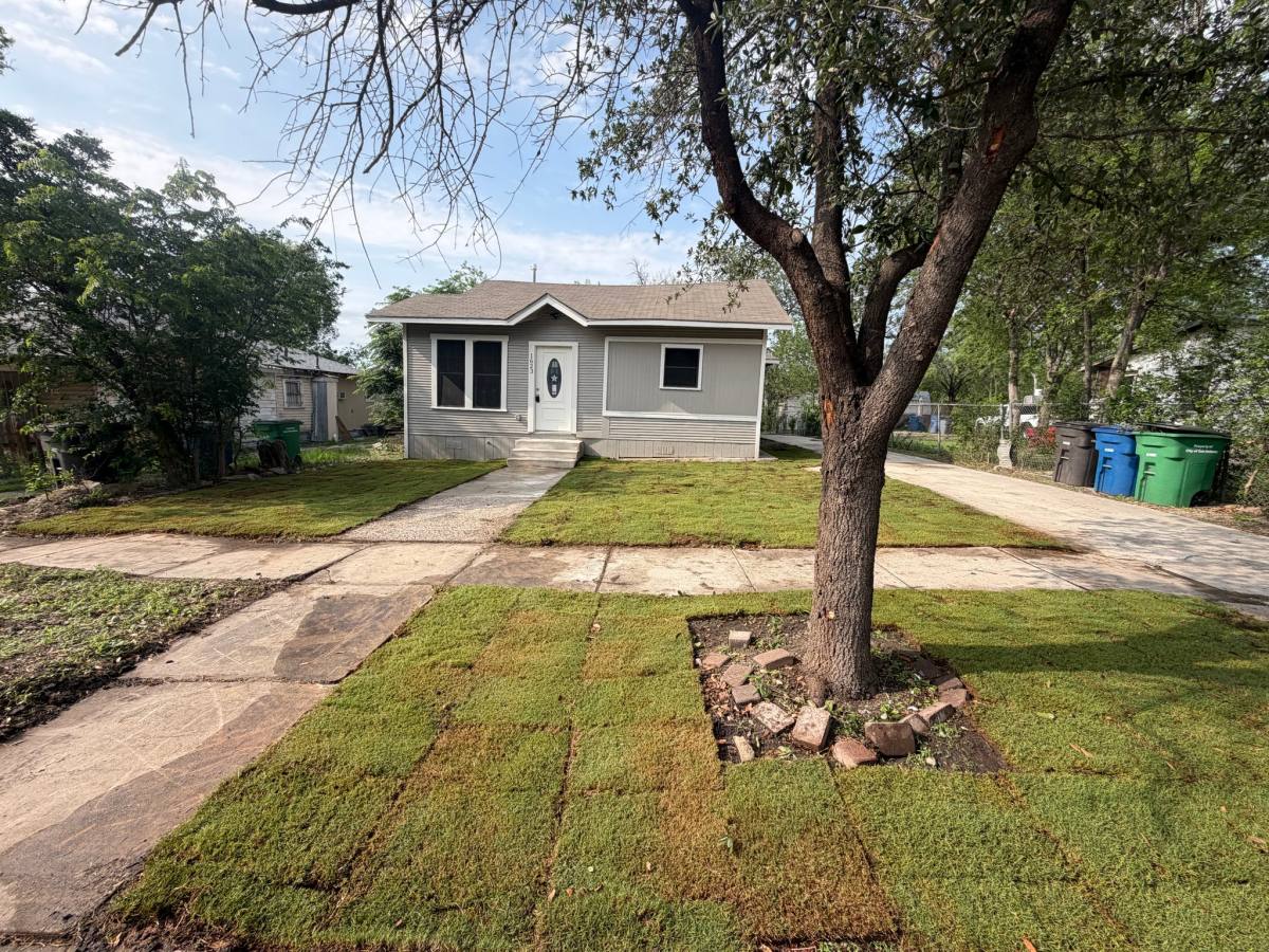 House for rent at 1623 W Ashby Place, San Antonio, TX 78201