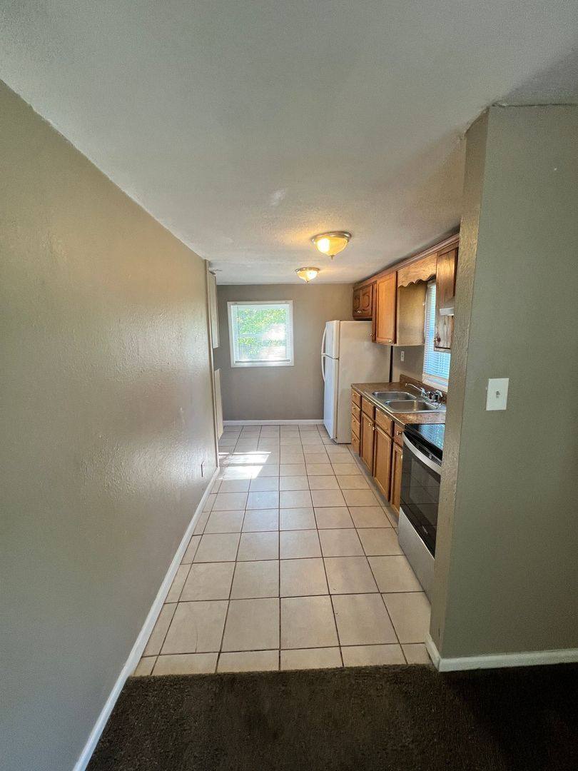 House for rent at 607 N Hocker Ave, Independence, MO 64050