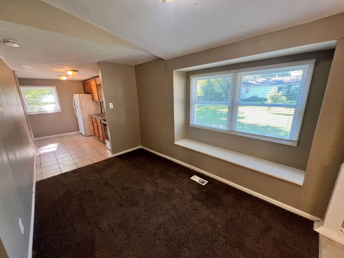 House for rent at 607 N Hocker Ave, Independence, MO 64050