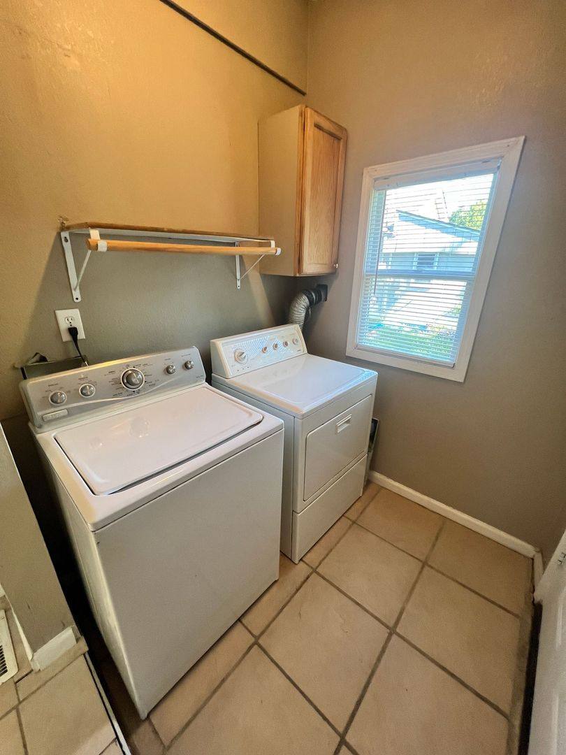 House for rent at 607 N Hocker Ave, Independence, MO 64050
