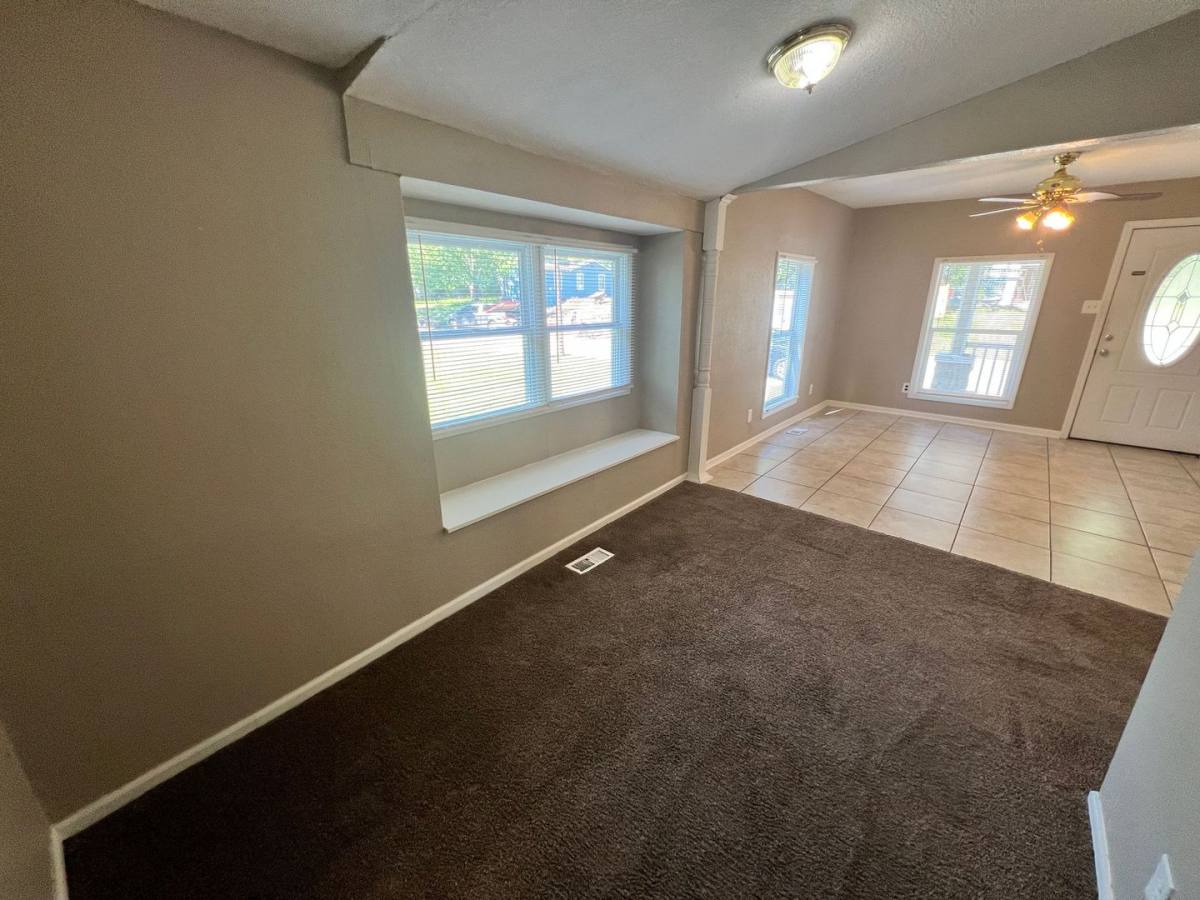 House for rent at 607 N Hocker Ave, Independence, MO 64050