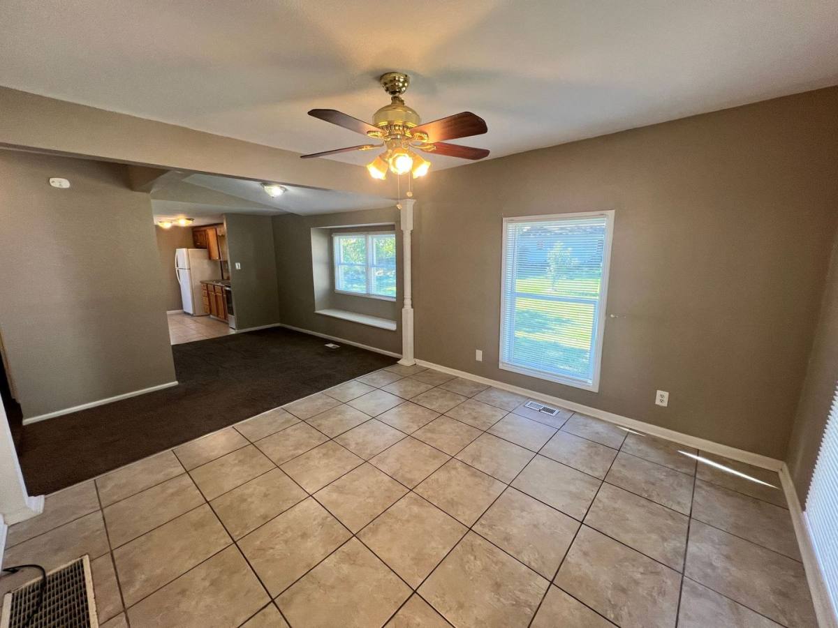House for rent at 607 N Hocker Ave, Independence, MO 64050