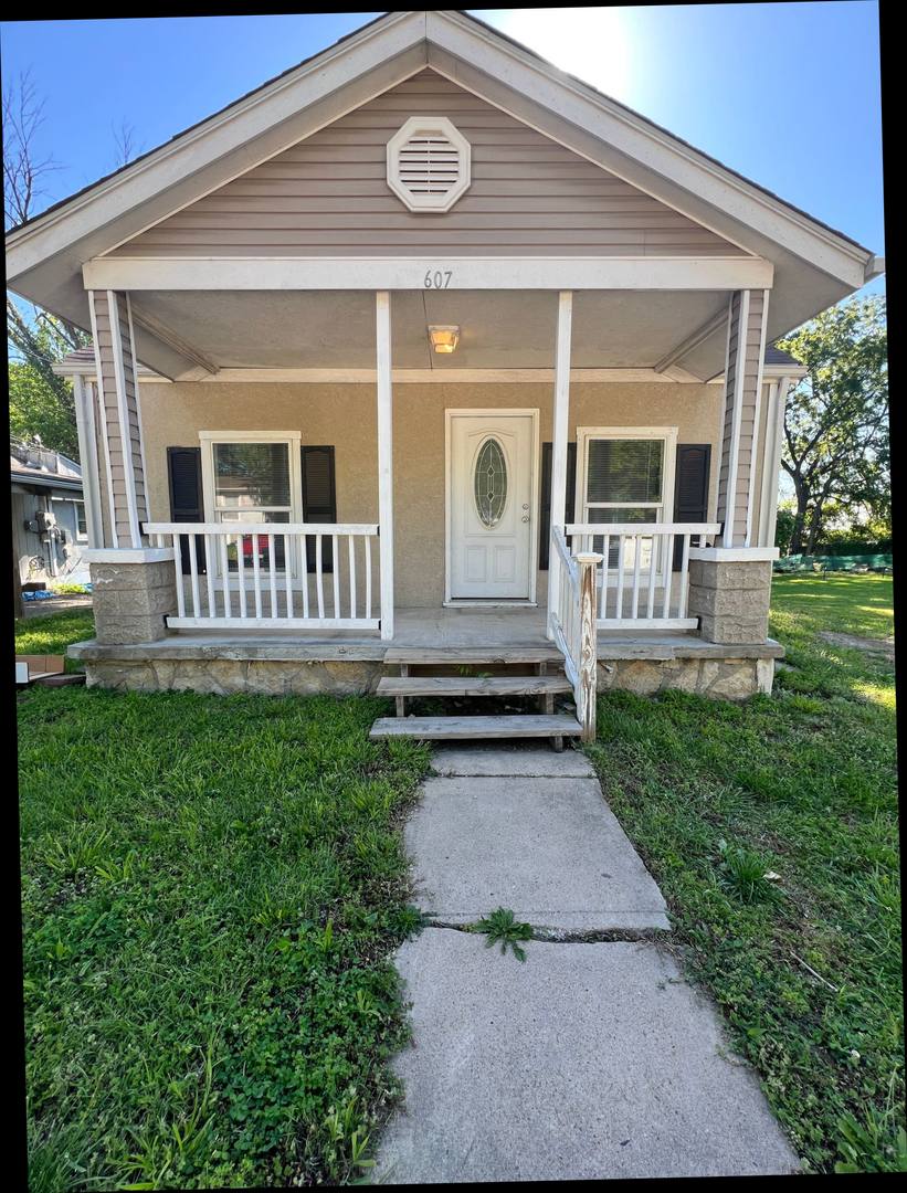 House for rent at 607 N Hocker Ave, Independence, MO 64050
