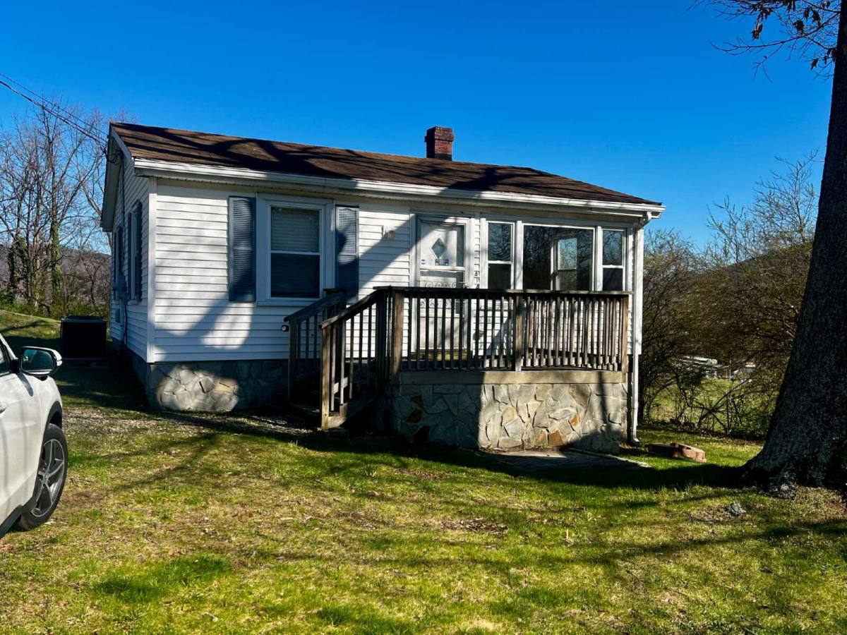 House for rent at 414 Bryant Rd, Roanoke, VA 24019